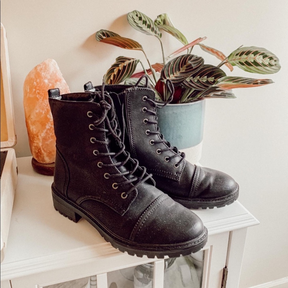 Black come at boots size 10